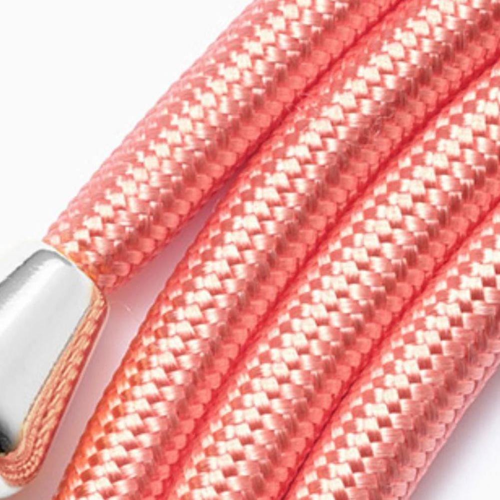 Nahaufnahme glänzende Korallpinker Handykette mit silbernem Endstück