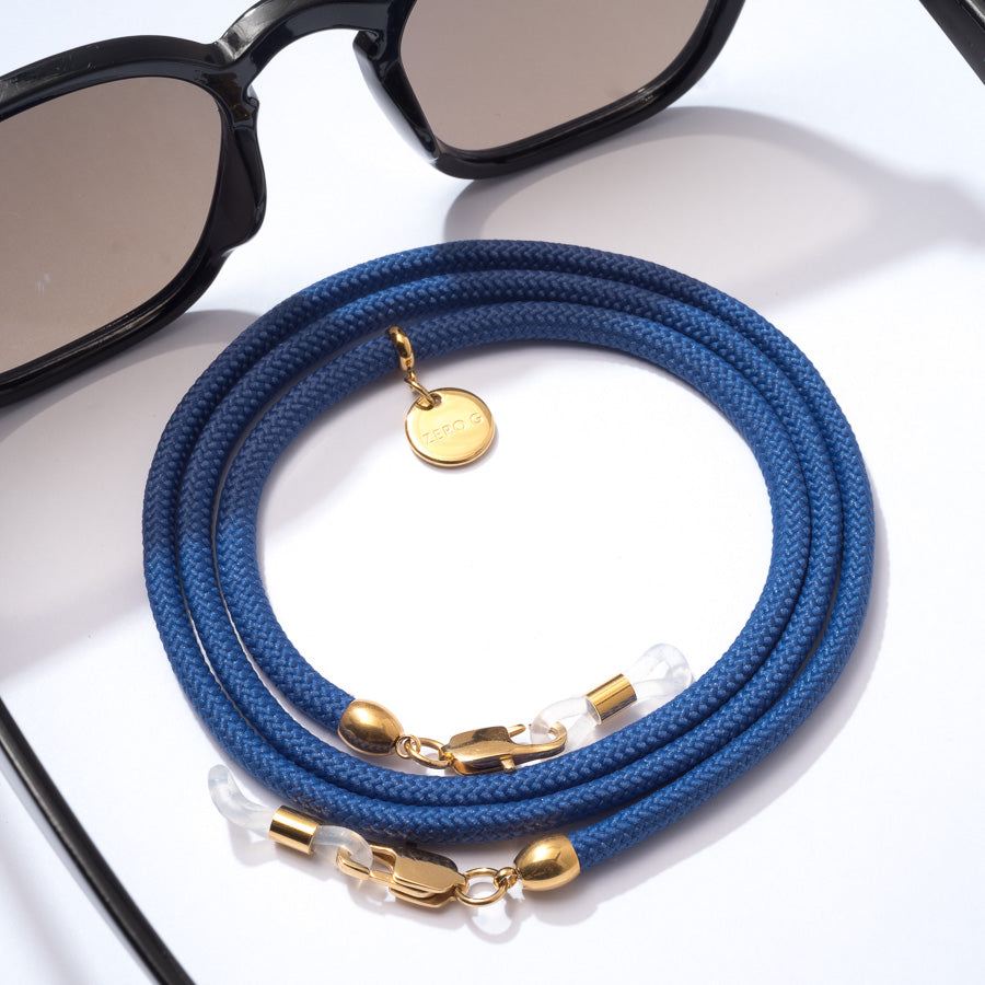 Sonnenbrille mit blauen Brillenband und goldenen Metall Elementen