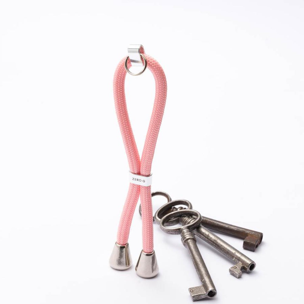 Rosaner Schlüsselanhänger mit silbernem Slider und Endstücken.